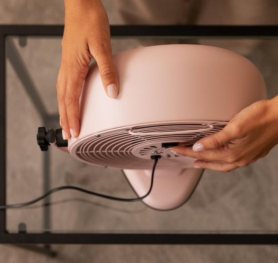 Ventilador de sobremesa Cecotec EnergySilence 800 RetroDesk Pink de 20W y 8" con 2 velocidades, 3 aspas aerodinámicas e inclinación ajustable | Base estable