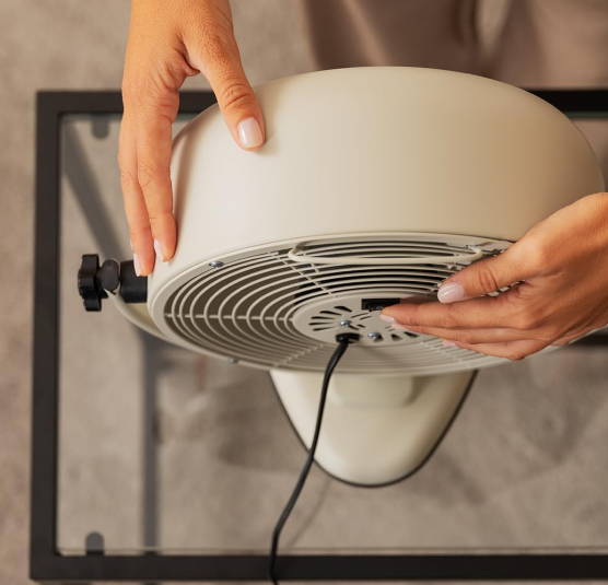 Ventilador de sobremesa Cecotec EnergySilence 800 RetroDesk Beige de 20W y 8" con 2 velocidades, 3 aspas aerodinámicas e inclinación ajustable | Base estable