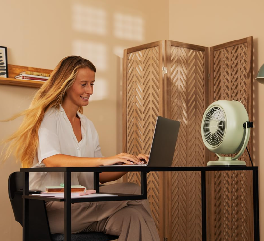 Ventilador de sobremesa Cecotec EnergySilence 800 RetroDesk Green de 20W y 8" con 2 velocidades, 3 aspas aerodinámicas e inclinación ajustable | Base estable | Verde